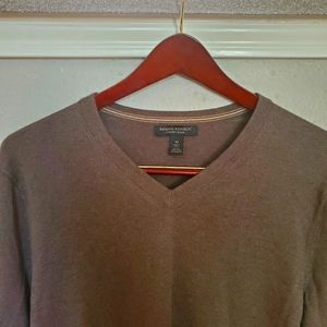 BANANA REPUBLIC v neck sweater